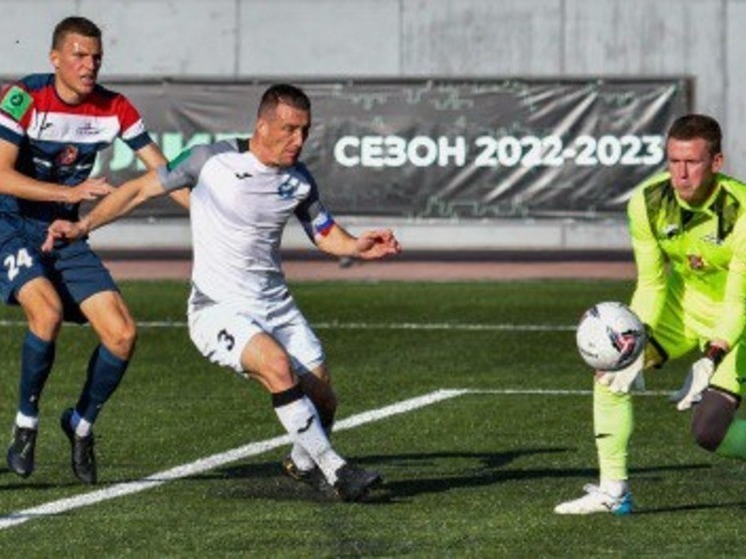 Челябинские футболисты в заключительном матче сезона сыграют против гостей из Омска