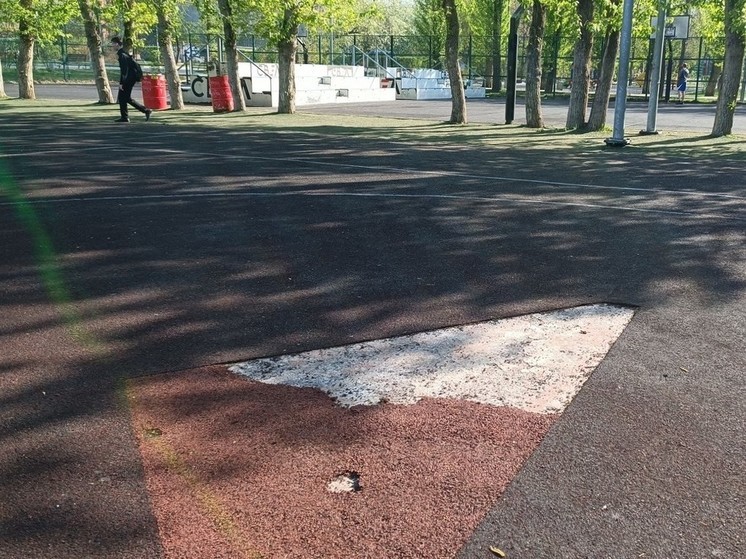 Свердловская прокуратура выявила десятки нарушений на детских площадках
