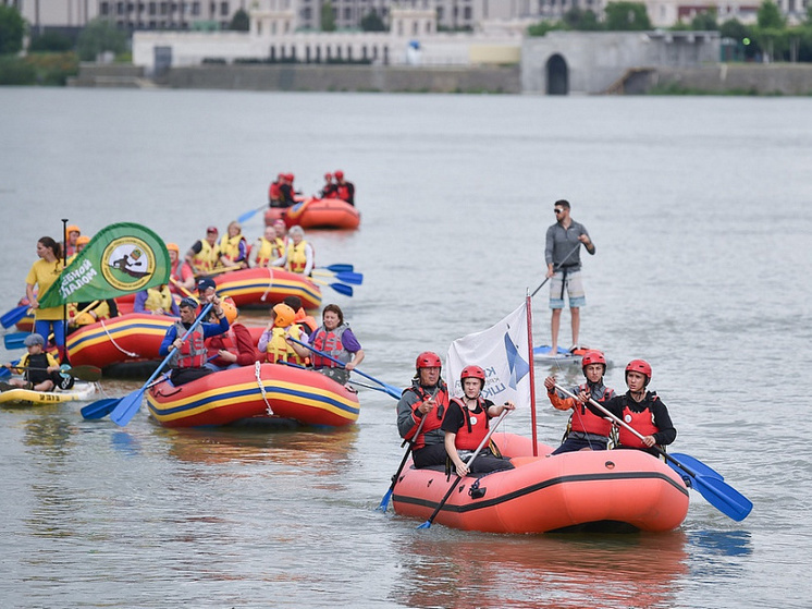 В честь Дня защиты детей в Краснодаре устроили сплав по реке Кубань