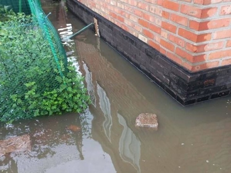 В Новошахтинске затопило несколько частных домов