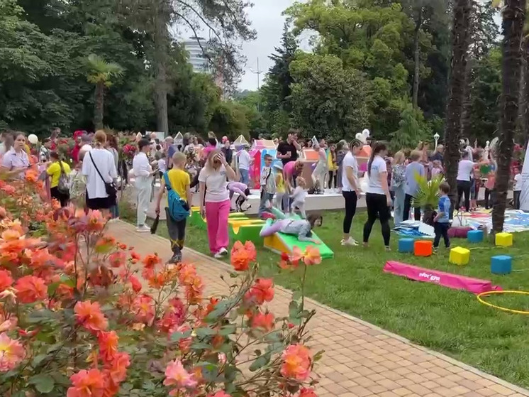 Семейный фестиваль «Краски. Сочи» прошел в парке «Ривьера»