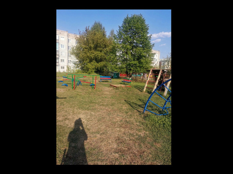 Детская площадка озадачила кузбасских родителей