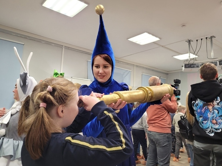 В Мурманске открылась выставка к 90-летию областного театра кукол