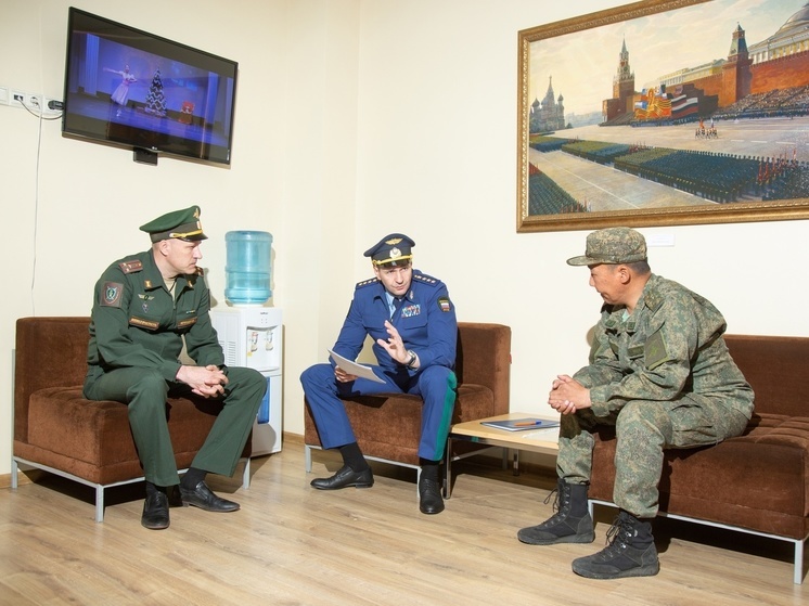 Дмитрий Демешин посетил Кызылское президентское кадетское училище