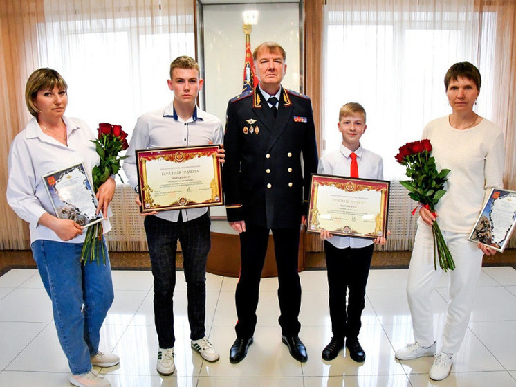  В Сибири подростков наградили за героические поступки