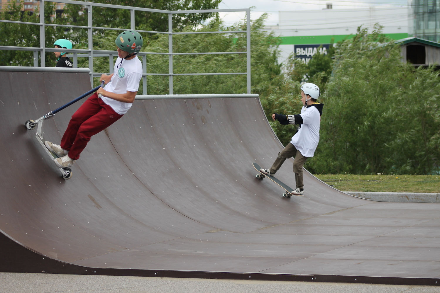 В Хабаровске открыли самый большой скейт-парк на Дальнем Востоке: яркие кадры спортсменов