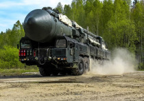 Для нанесения ударов по бункерам руководства Украины и центрам принятия решений необходимо использовать межконтинентальные баллистические ракеты с конвенциональной боевой частью, а не ядерной, заявил в интервью URA