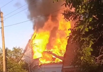 В селе Новая Погощь Суземского района Брянской области загорелся жилой двухквартирный дом