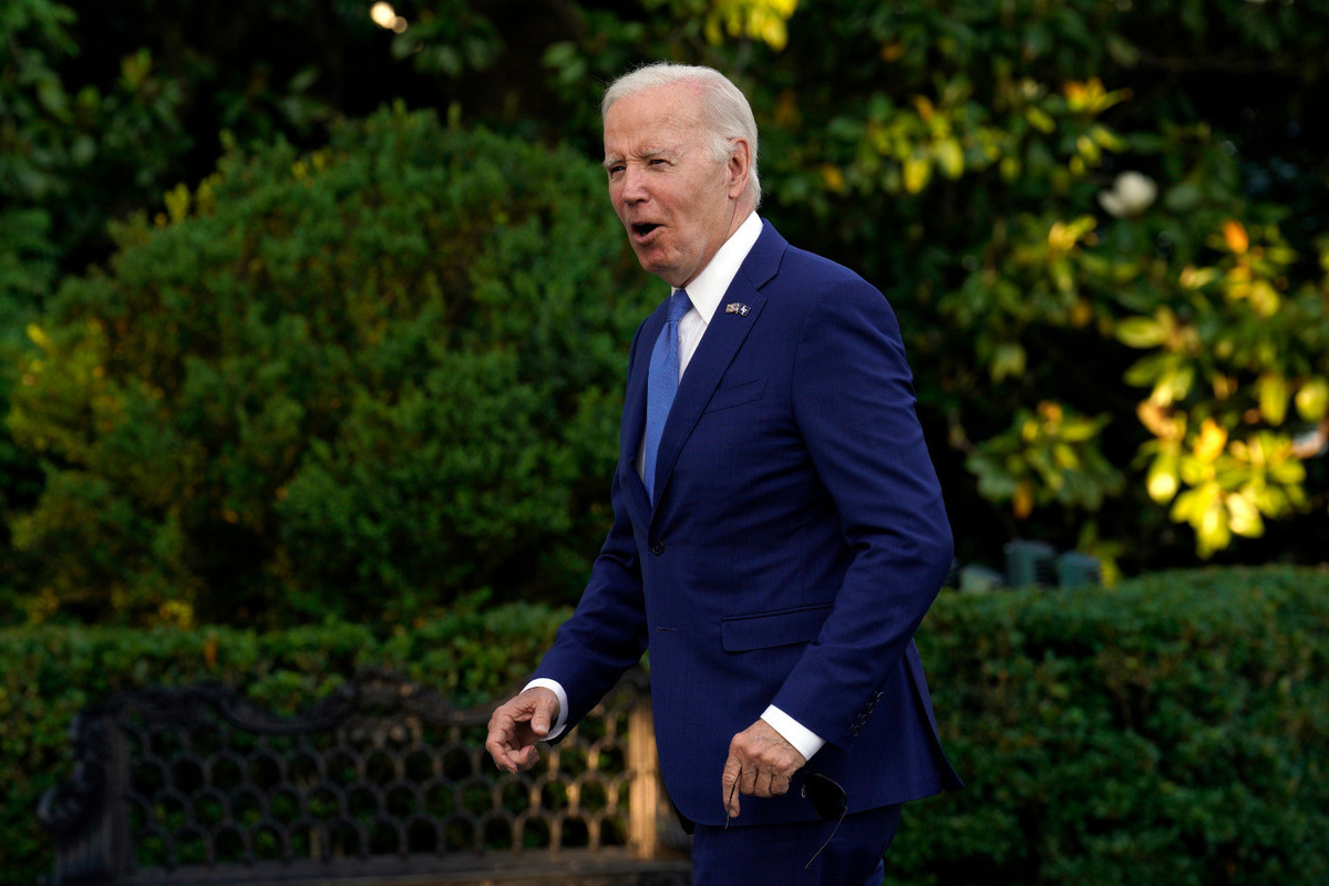 Eighty-year-old Biden fell again: let down a sandbag