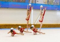 В Хабаровске состоялось городское первенство по художественной гимнастике. За медали боролись более 150 гимнасток в спорткомплексе «Олимпия», сообщили в пресс-службе мэрии краевой столицы.