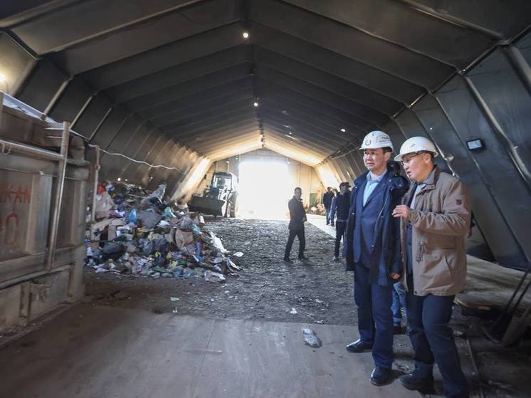 Глава Якутии проверил работу проекта по термическому обезвреживанию отходов в Чокурдахе