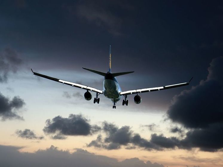 Самолет отечественной авиакомпании Red Wings совершил экстренную посадку в Самаре