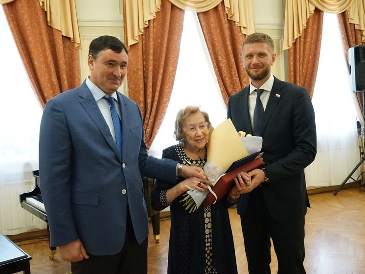 В Иркутске вручили знаки отличия новым почетным гражданам