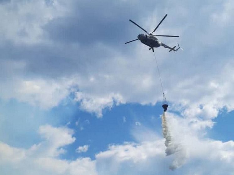 В Красноярском крае подняли авиацию для тушения гигантского пожара в посёлке Тасеево