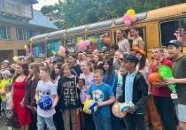 В преддверии Дня защиты детей в Серпухове прошла благотворительная акция «Добробус», организованная общественным движением «Здоровое Отечество» совместно с Ольгой Бузовой