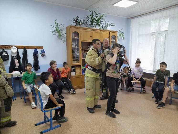 В Астраханской области транспортные полицейские провели для школьников познавательное мероприятие