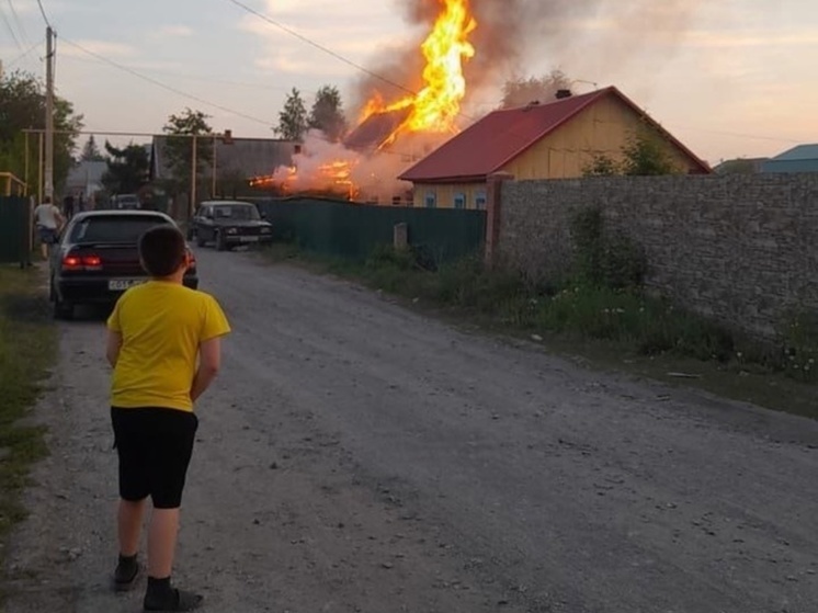 В новосибирском ЖК «Дивногорский» сгорел частный дом