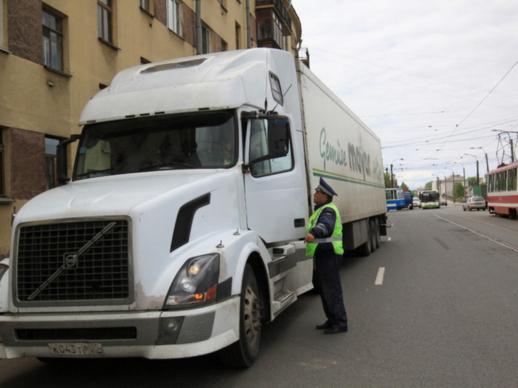  Все грузовики одной из крупнейших транспортных компаний переводят из Калининграда в другие регионы России