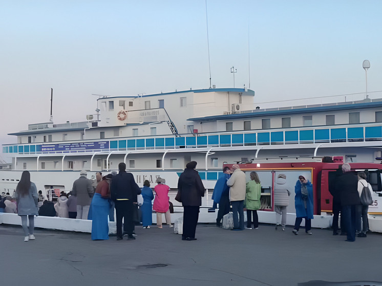 В Архангельске эвакуируют пассажиров круизного теплохода «Русь Великая»
