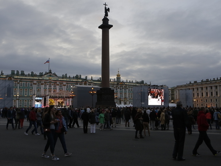 Выпускники школ Мариуполя получат аттестаты в Петербурге