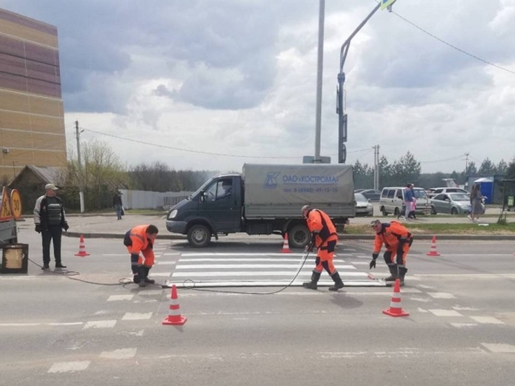 Пресс-служба мэрии Костромы сообщает о ходе работ по обновлению уличной разметки, которую проводит сейчас МКУ «Дорожное хозяйство»