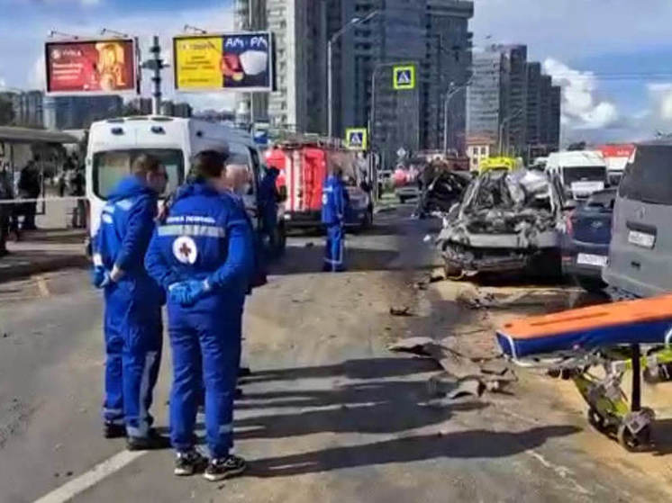 Появилось видео с места массового ДТП на Софийской с участием 13 машин