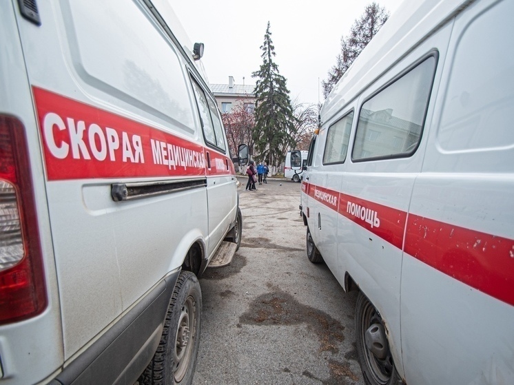 В Омске спасатели сняли с огромной высоты потерявшую сознание женщину-крановщика