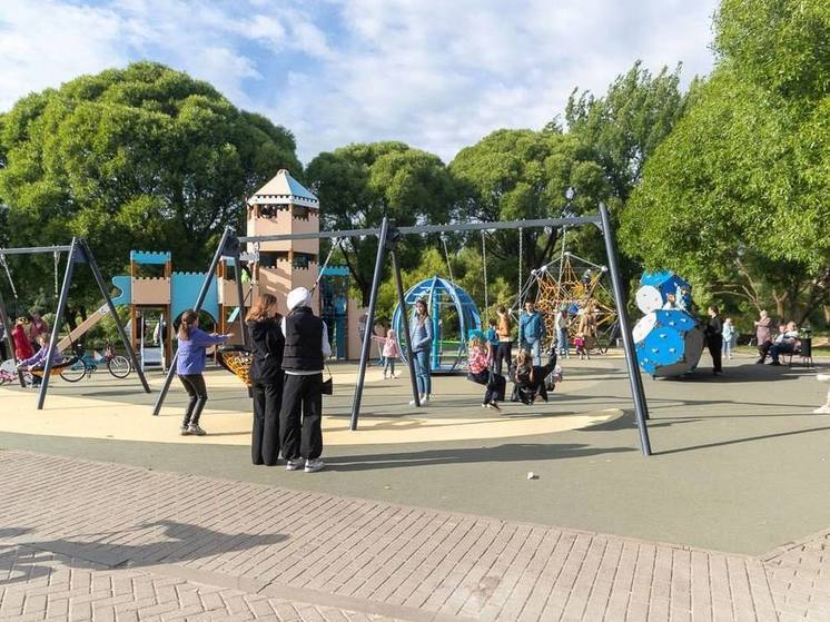  Глава Пскова: новые детские площадки делали в едином стиле