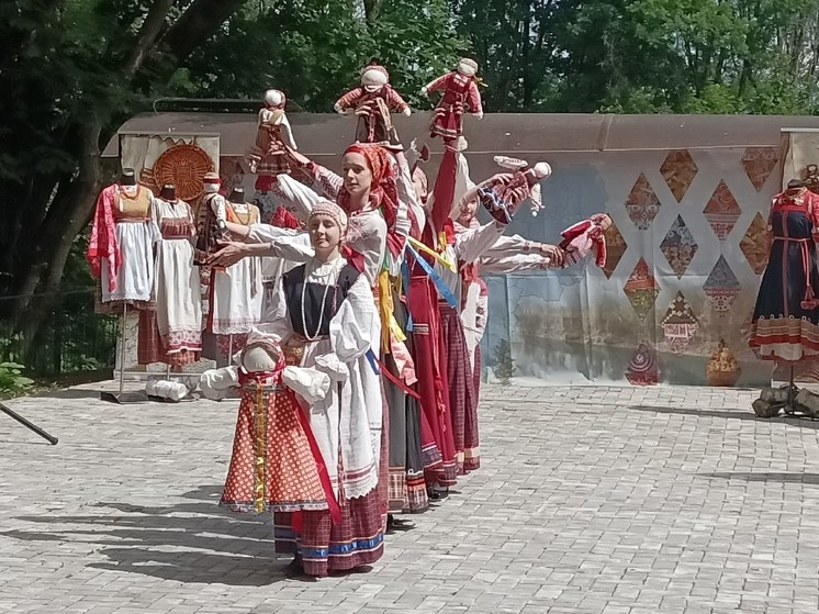 В Смоленске прошел фестиваль русского костюма