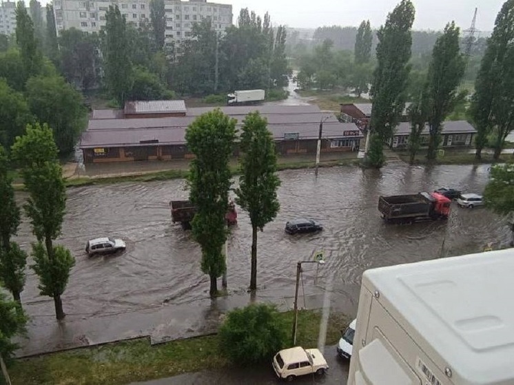 Воронеж поплыл после обрушившегося на город ливня с грозой