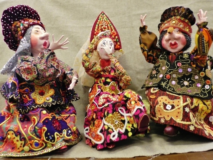 На выставку кукол в боярских костюмах приглашают псковичей