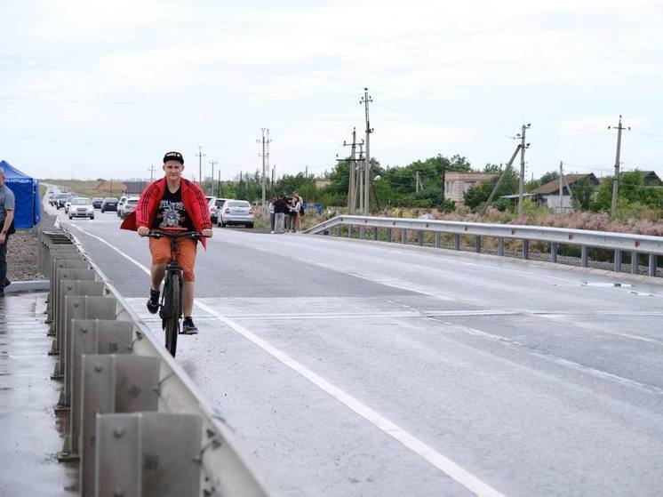 В Приволжском районе Астраханской области раньше срока сдали мост