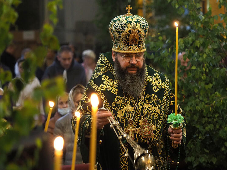 В Смоленске накануне Троицы прошло Всенощное бдение