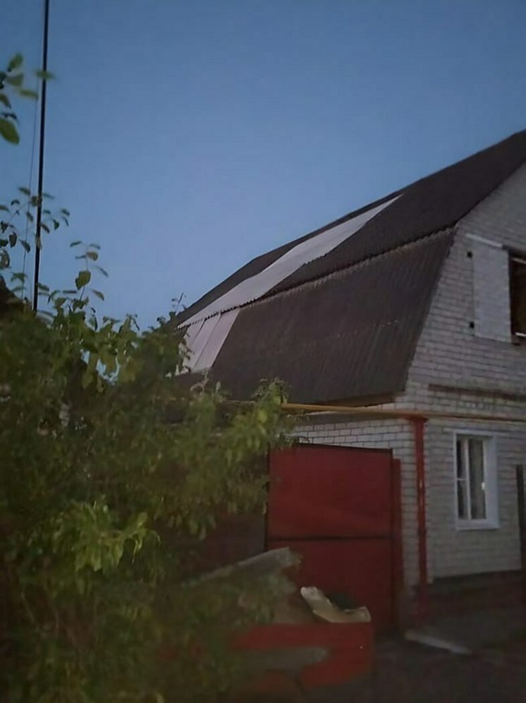 В Курске ликвидируют повреждения после атаки беспилотников ВСУ на жилые дома
