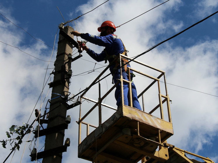 Энергетики восстанавливают локальные отключения электроэнергии в Костромской области