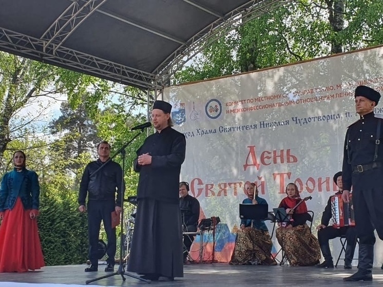 В поселке Лебяжье отметили День Святой Троицы