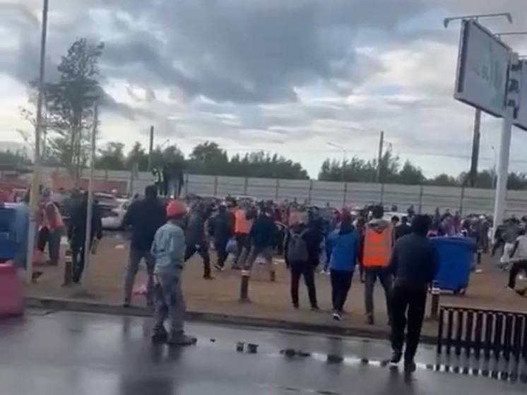 Полиция Приморского района завела «уголовку» после драки рабочих у «Лахта Центра»