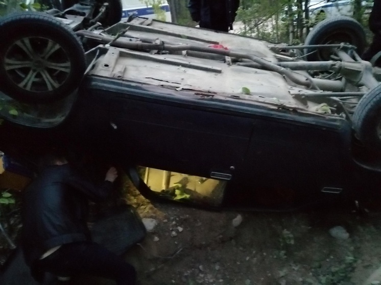 Пьяный водитель без прав перевернулся на машине в Карелии