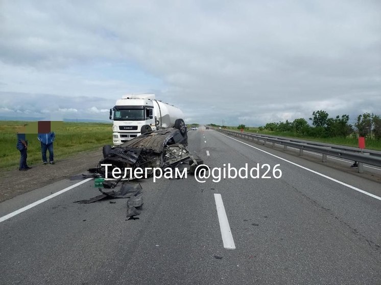 Пять человек пострадали на Ставрополье в ДТП иномарки с цистерной