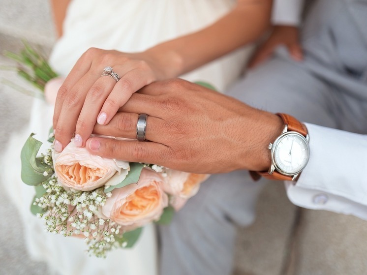 Более 400 пар Ленобласти заключили брак в мае