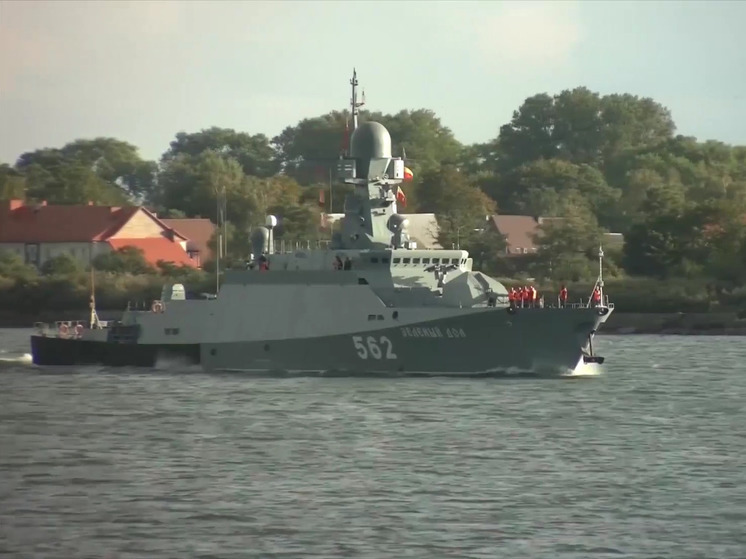 Флотские маневры демонстрируют возможности ВМФ России