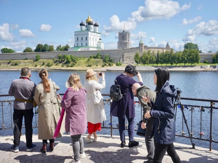 Иностранные журналисты приехали в Псковскую область для изучения ее культуры и экономики