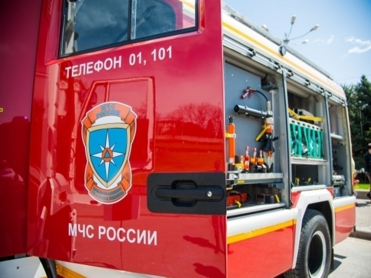 5 июня на севере Волгограда загорелись три хозпостройки
