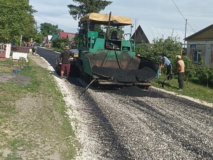В Ливнах Орловской области продолжается ремонт дорог и тротуаров