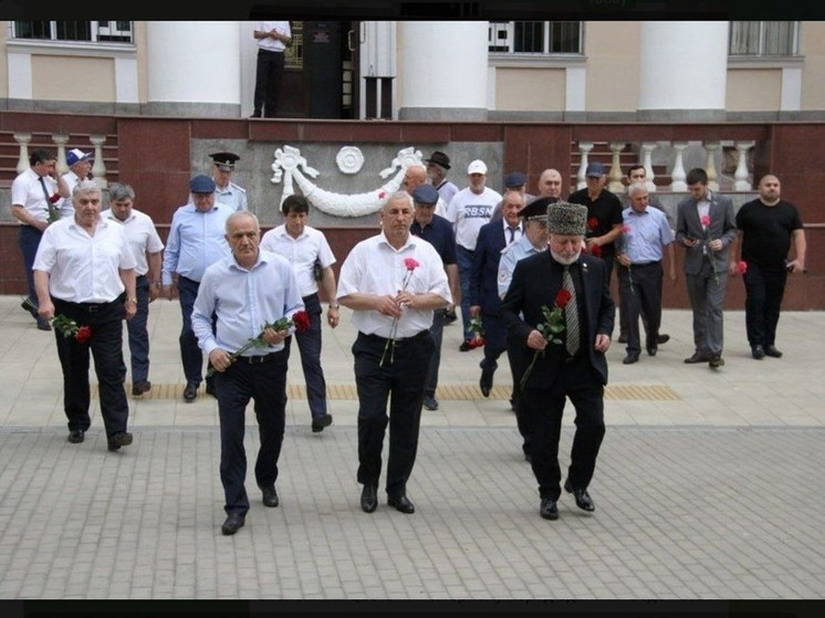 В Махачкале почтили память министра внутренних дел Дагестана