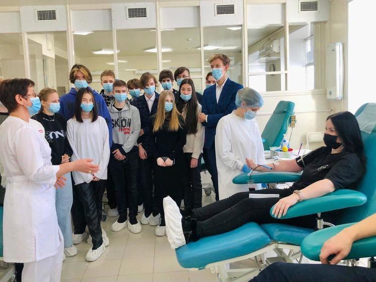 Старшеклассники посетили станцию переливания крови в Хабаровске