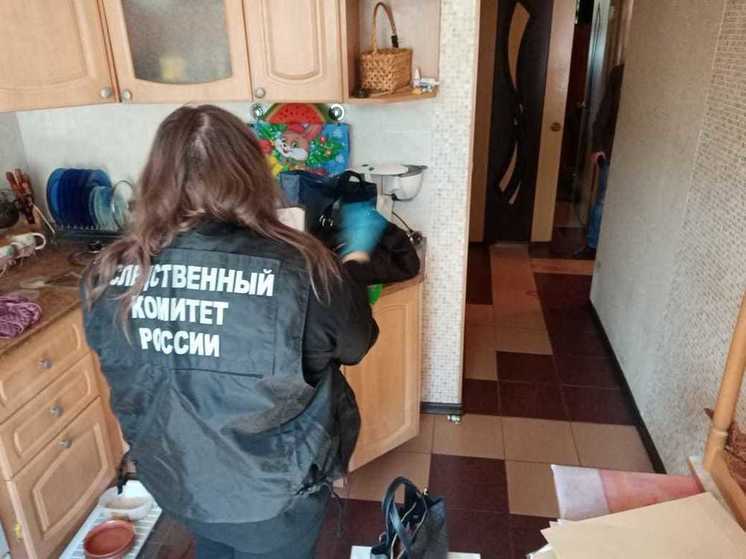 Тело 47-летнего мужчины обнаружили в одной из квартир в Южно-Сахалинске