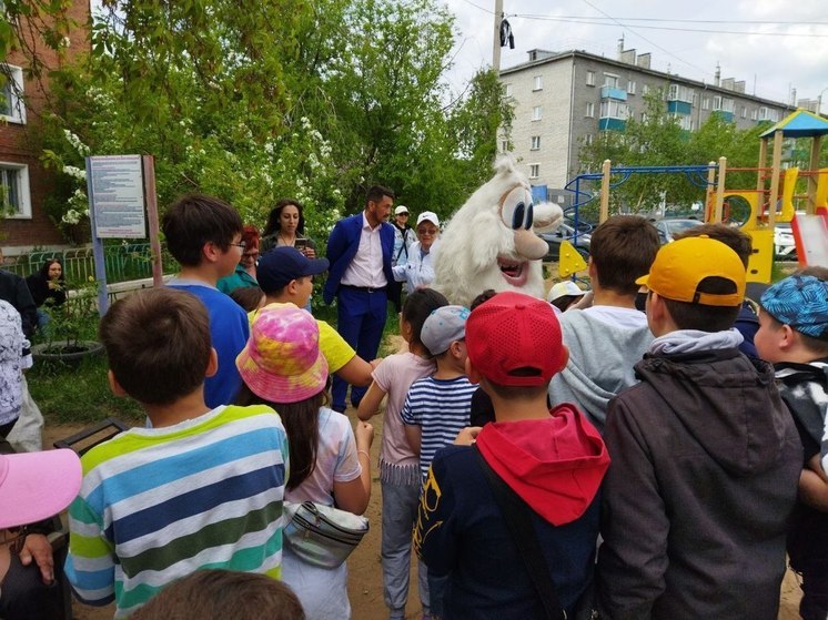 Депутат горсовета Улан-Удэ устроил праздник для детей