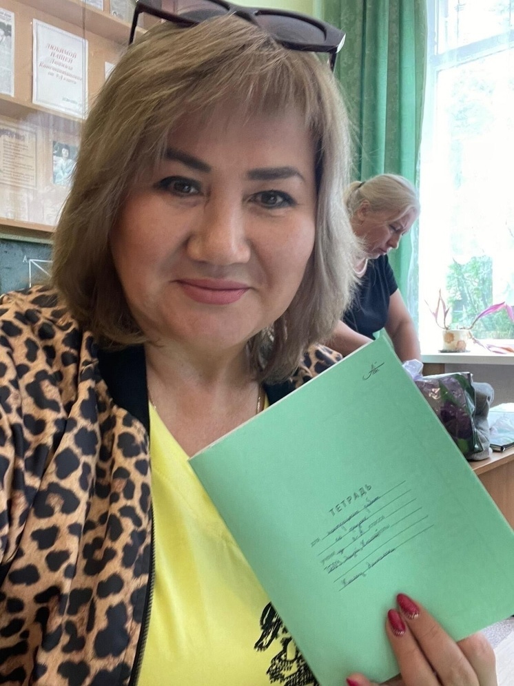 Депутат Народного Хурала Бурятии завершила работу в лицее в Донецке