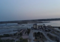 Появилось видео с места частичного разрушения Каховской ГЭС, которые сделаны с высоты